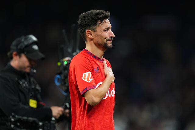 Jesús Navasilla on kunnia saada Real Madridin pelaajien allekirjoittama pelipaita